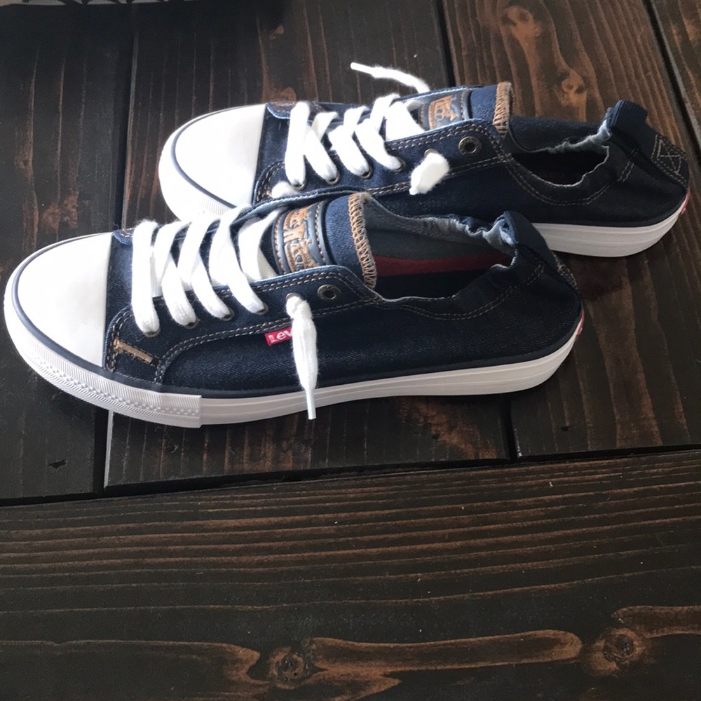 Levi’s comfort tech shoes